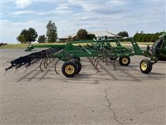 items/87bb35e7f547ed1197b00003fff9401b/johndeere2410chiselplow-4_b3e00679edd54e4e96b1aec798e7bec9.jpg