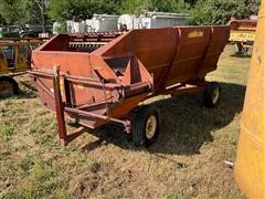 Farmhand F44B Feeder Wagon 