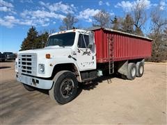 1984 International S1900 T/A Grain Truck 