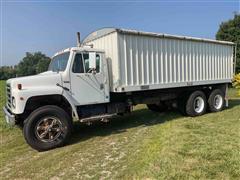 1981 International F1954 T/A Grain Truck 