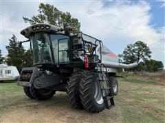 2010 Gleaner R66 2WD Combine 