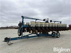 1996 Kinze 2600 12/24 Planter 