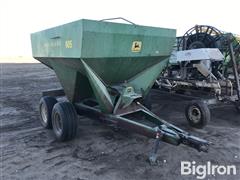 John Deere 605 Dry Fertilizer Spreader 