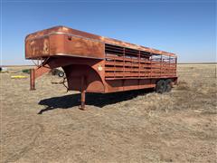 1979 30' T/A Gooseneck Livestock Trailer 