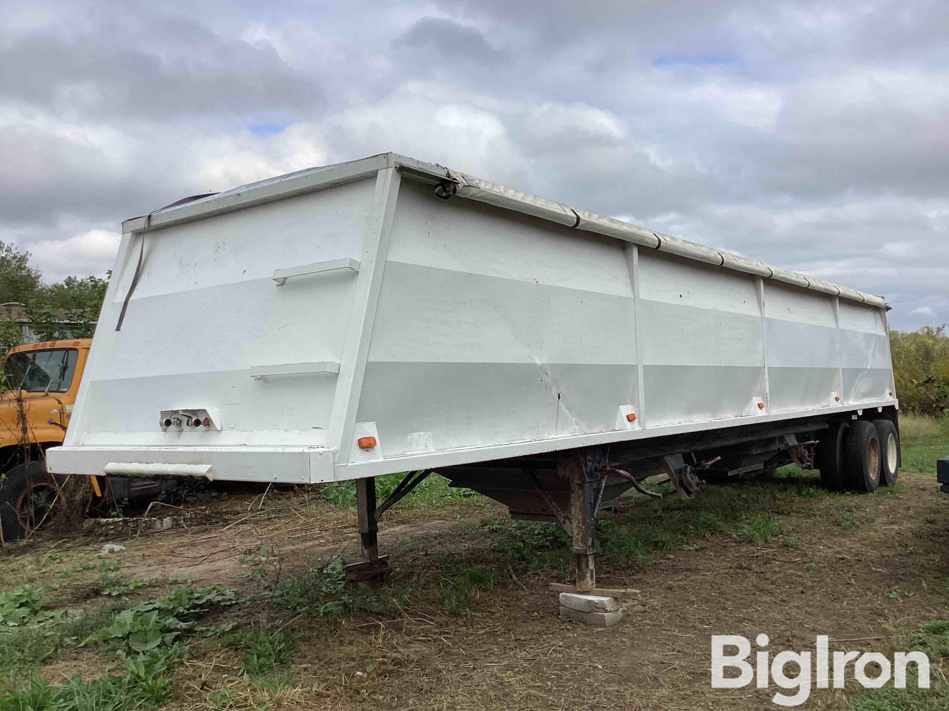 1991 Wheeler Hopper Bottom T/A Grain Trailer 