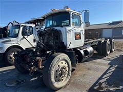 1993 Mack RD690S T/A Cab & Chassis 