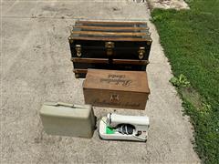 Storage Chest/Crate & Sewing Machine 