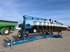 2001 Kinze 3600 16/31 Planter 