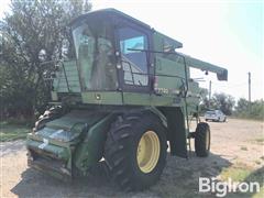 1986 John Deere 7720 Titan II 2WD Combine 