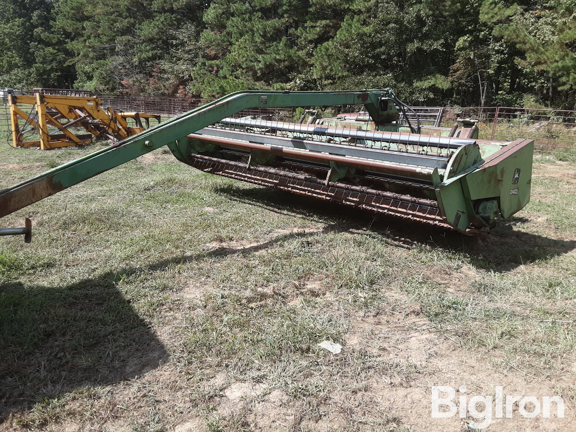 John Deere 240 Pull-Type Mower Conditioner 