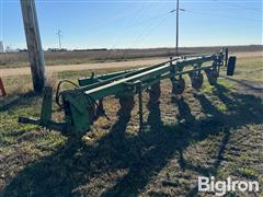 John Deere 1350/1450 6-bottom Plow 