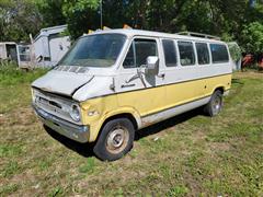 1972 Dodge B200 Van 