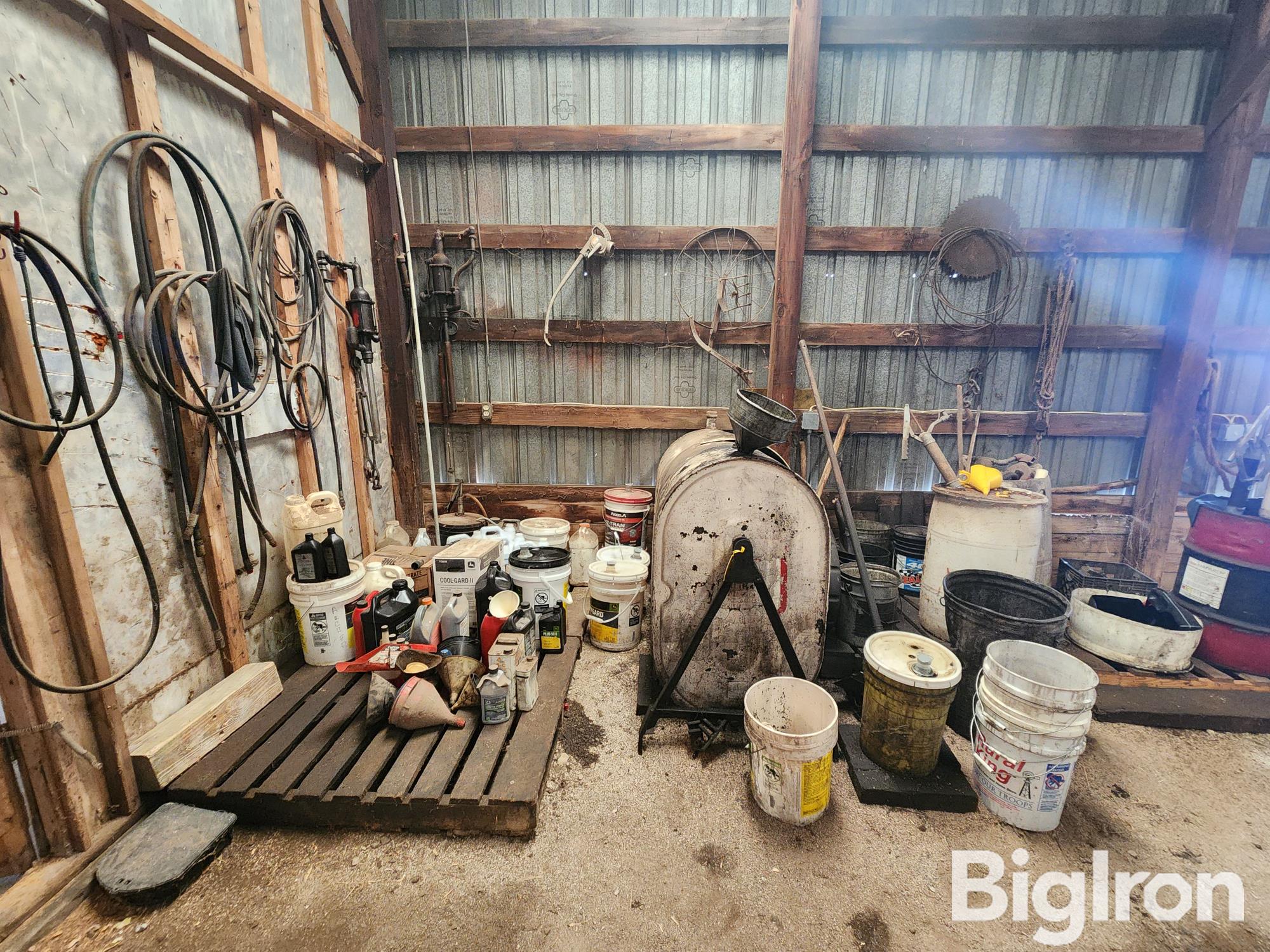 Oil Container Barrels & Buckets 