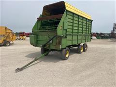 John Deere 716 Forage Wagon 