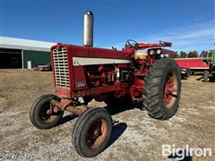 1971 International 856 Farmall 2WD Tractor 