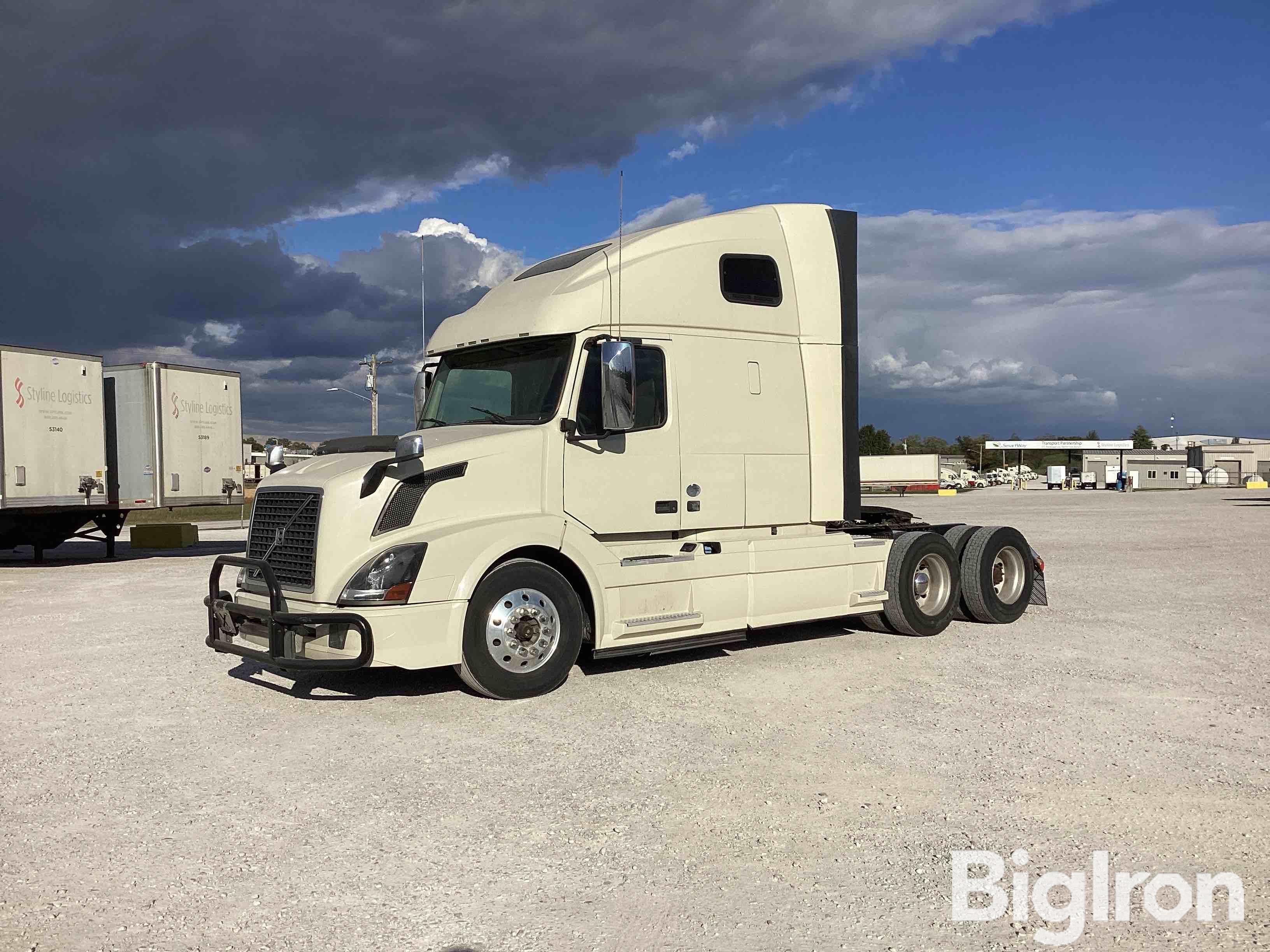 2016 Volvo VNL T/A Sleeper Truck Tractor 