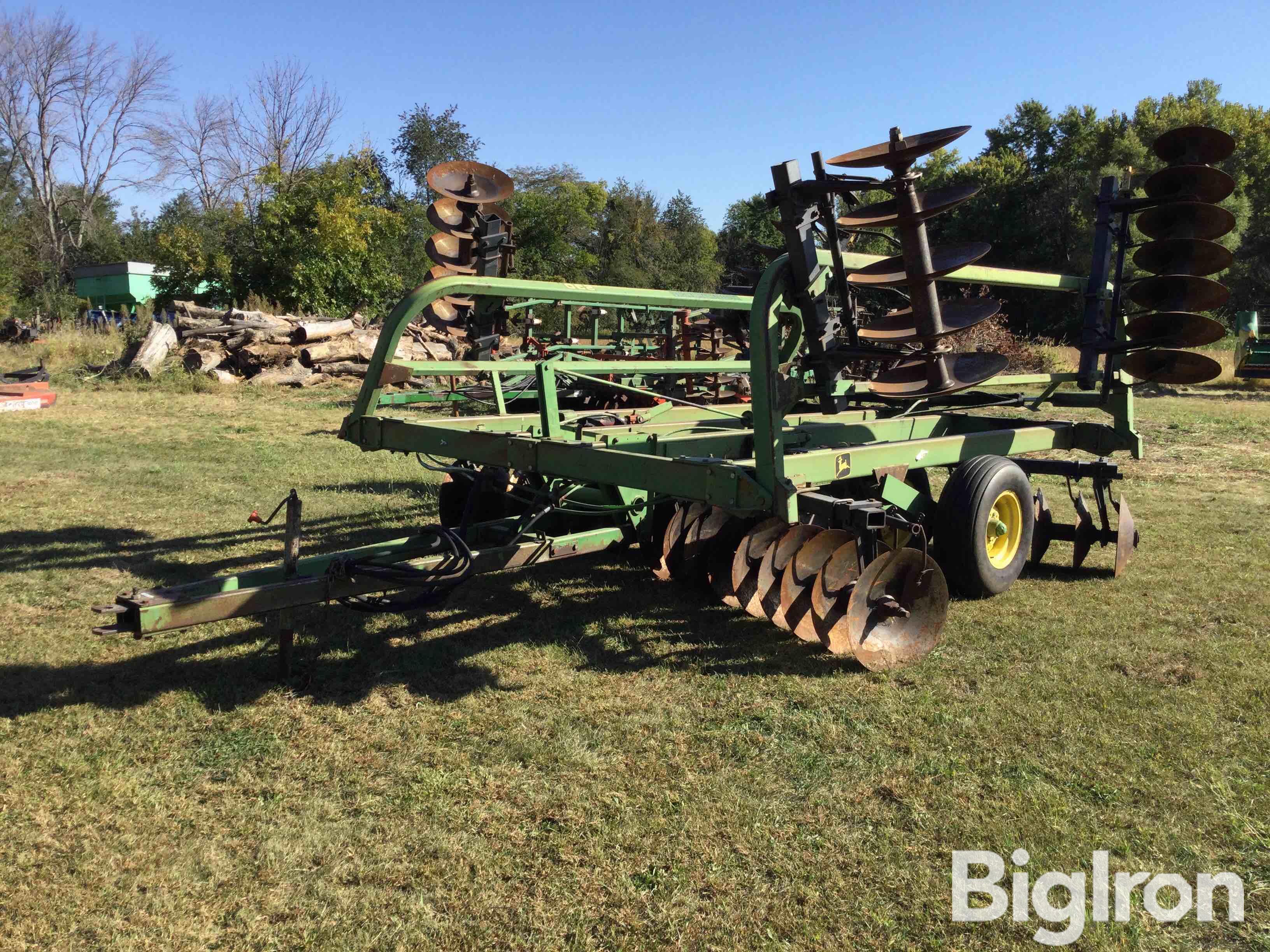 John Deere 230 21’3" Wing Fold Disk 