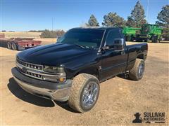 2001 Chevrolet Silverado Short Bed 4X4 Pickup 