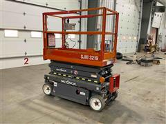 2016 SkyJack SJIII 3219 Electric Self-Propelled Scissor Lift 