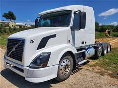 2015 Volvo VNL Tri/A Truck Tractor 