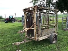 Portable Hydraulic Squeeze Chute W/Palpation Cage 