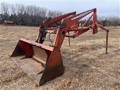 Farmhand F235 Loader 