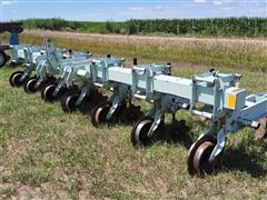 2004 Orthman C10-725 6 Row Cultivator 