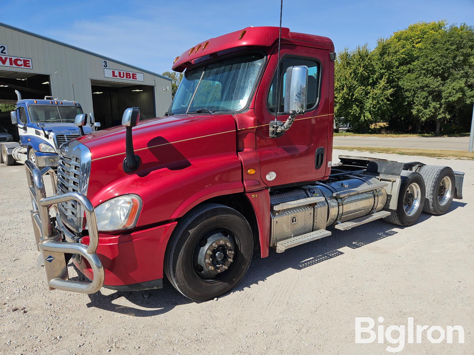 2014 Freightliner Cascadia 125 T/A Truck Tractor 