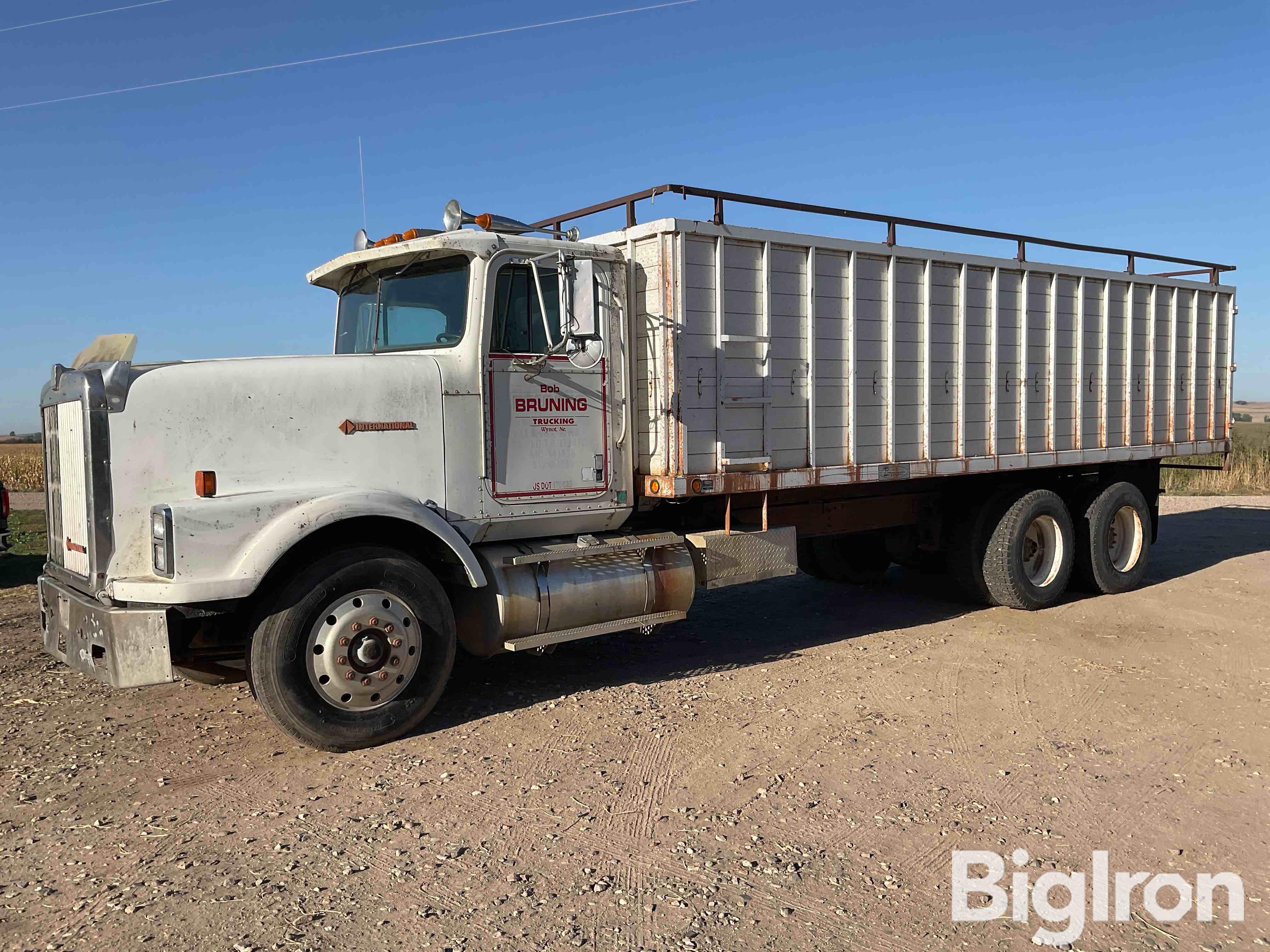 1988 International 9300 T/A Grain Truck 