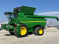 2022 John Deere S790 2WD Combine 