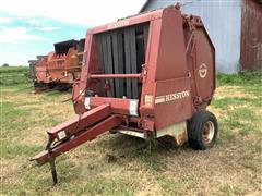 1982 Hesston 5580 Round Baler 