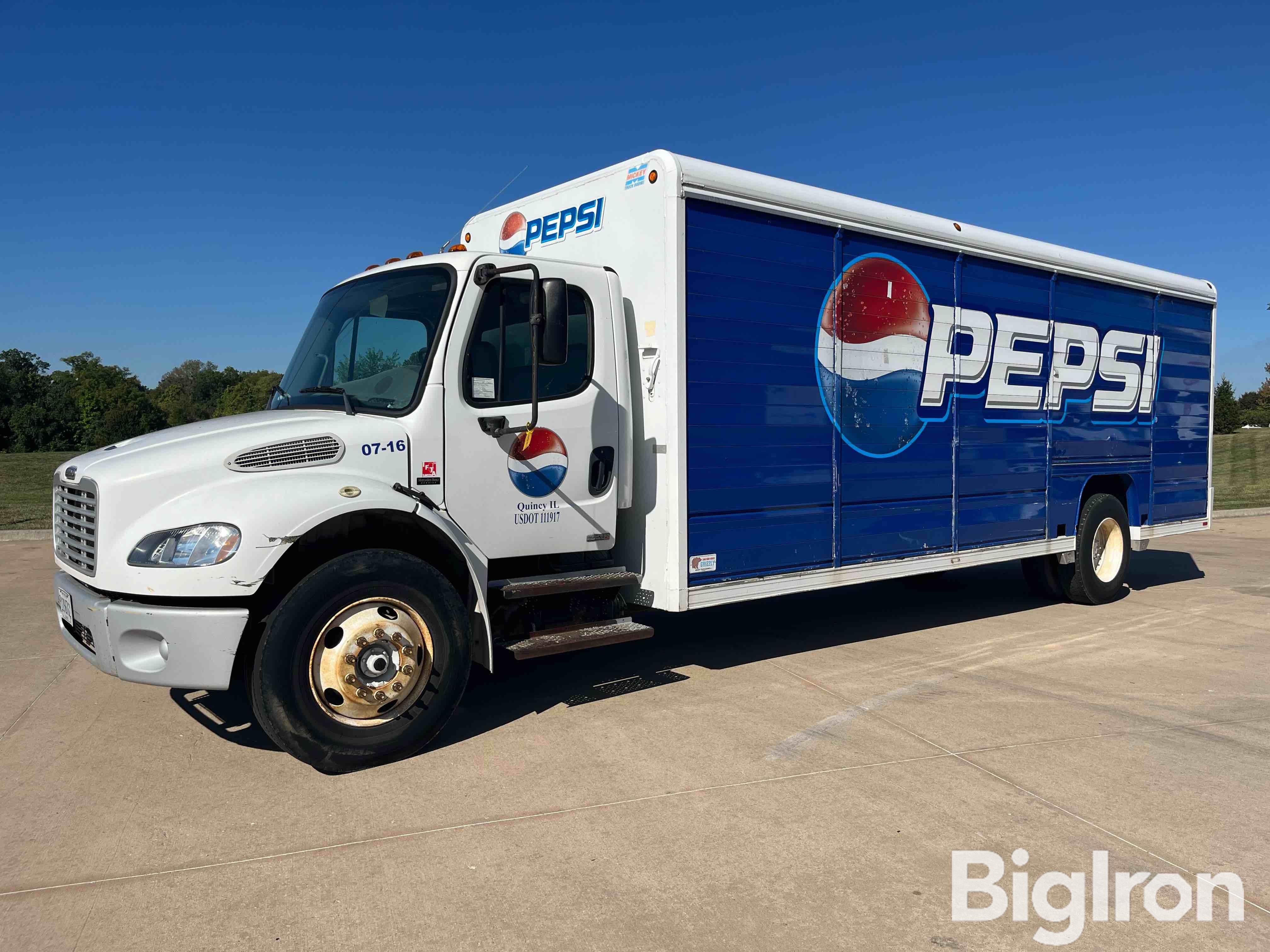 2007 Freightliner M2-106 Business Class S/A Beverage Truck 