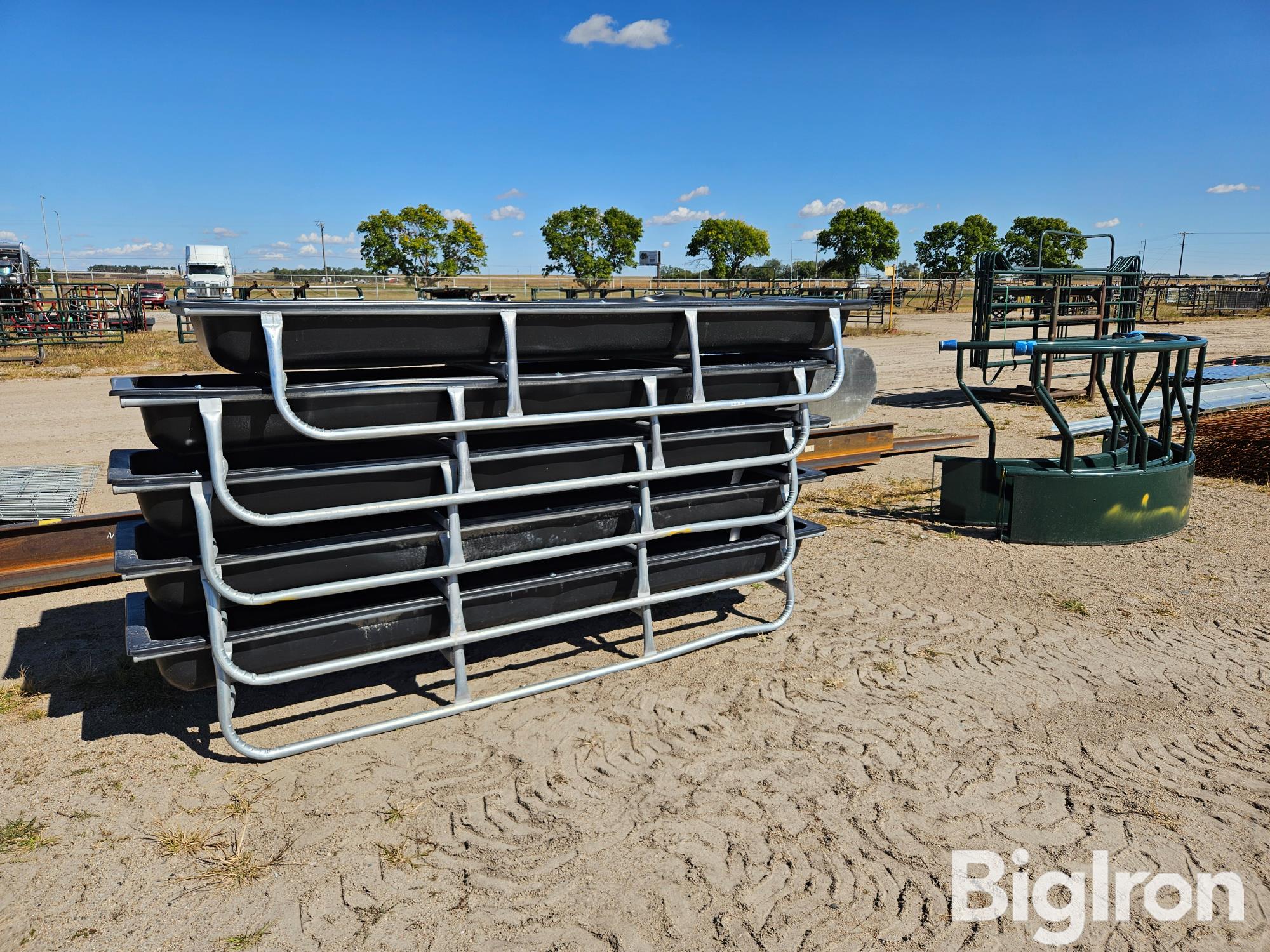 Feed Bunks & Round Bale Feeder 