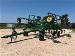 2015 John Deere 2410 Chisel Plow 