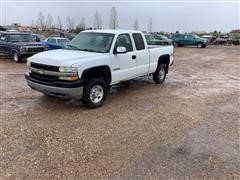 2002 Chevrolet 2500 HD 4x4 Extended Cab Pickup 