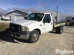 2006 Ford F350 Super Duty 2WD Flatbed Pickup 