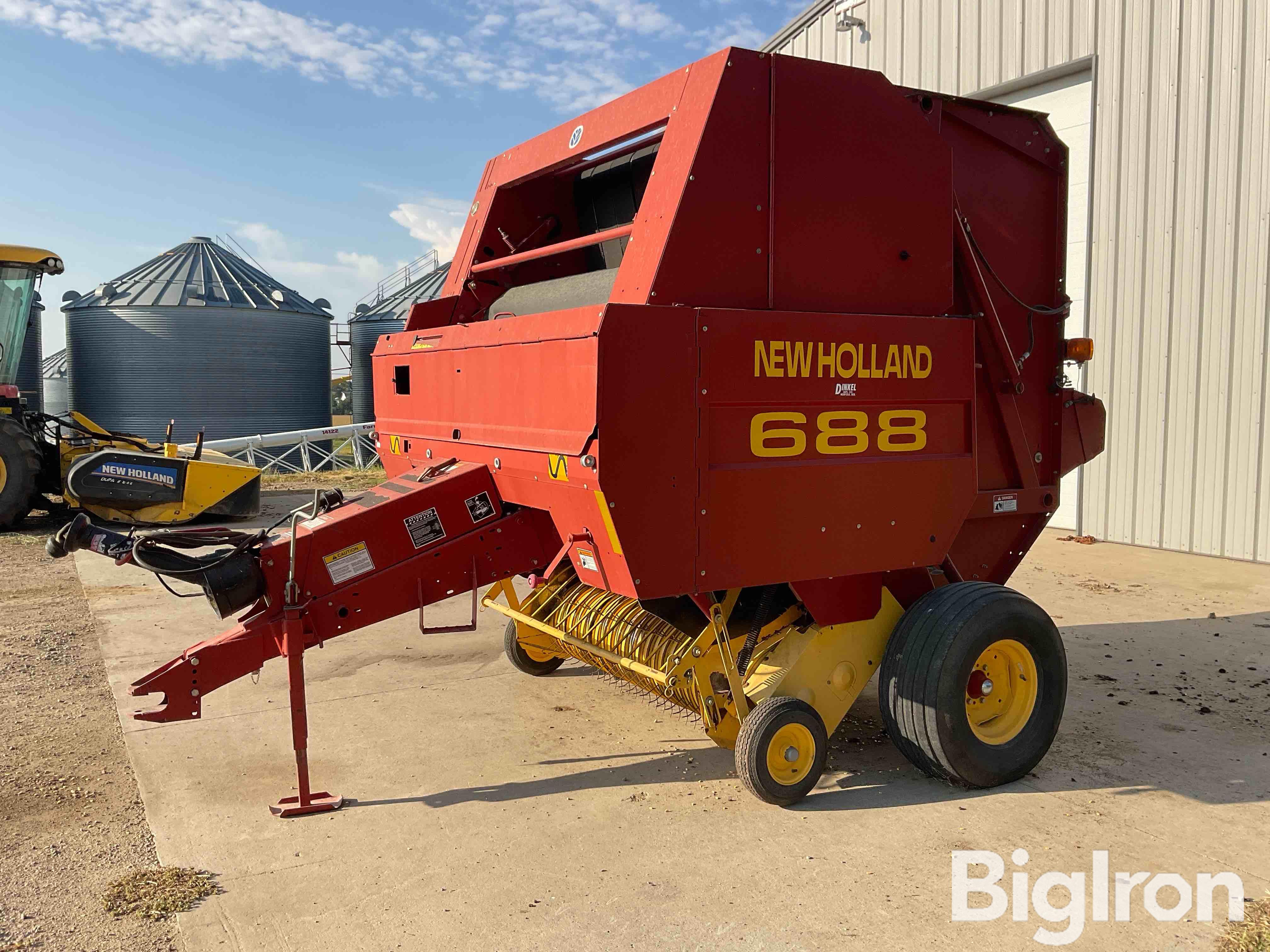 2002 New Holland 688 Round Baler 