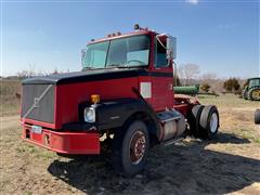 1996 Volvo WG42 S/A Truck Tractor 