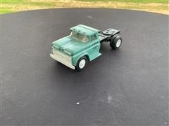 Ertl 1960 Chevy Cab 1:64 Scale Model 