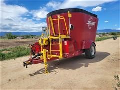 2015 Supreme 800T Vertical Mixer Feed Wagon 