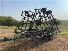 John Deere 960 Field Cultivator 