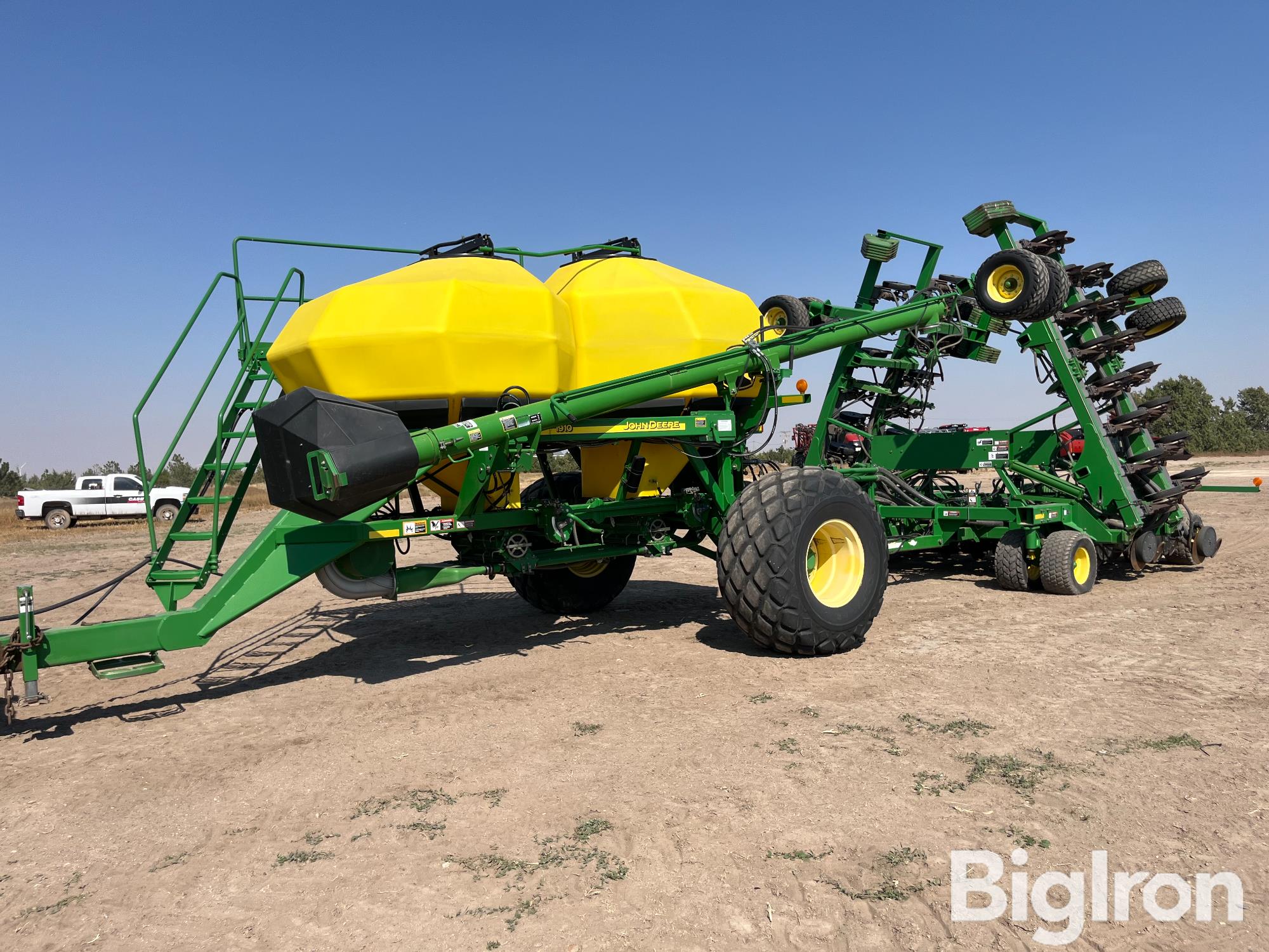 2009 John Deere 1890 Air Drill W/1910 Cart 