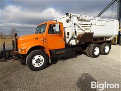 1999 International 4900 T/A Feed Mixer Truck W/Roto-Mix 600-16 