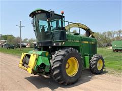 1992 John Deere 6810 Self-Propelled 4WD Silage Chopper 