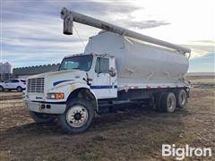 2001 International 4900 T/A Bulk Feed Truck 