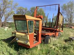 New Holland Stackcruiser Self-Propelled Bale Wagon 