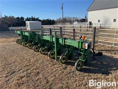 John Deere 886 8R30 Cultivator 