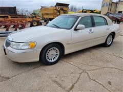 2000 Lincoln Town Car Cartier Sedan 