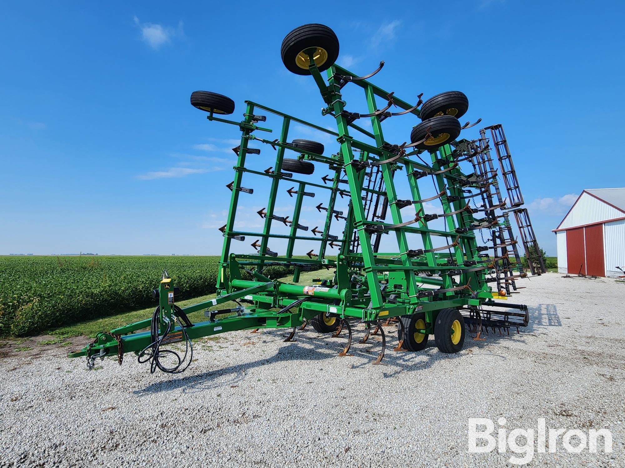 2013 John Deere 2210L 45' Field Cultivator 