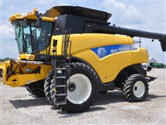 2007 New Holland CR9040 4WD Combine 